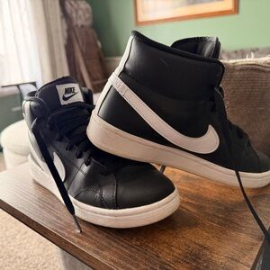 Nike Women’s Black and White Sneakers